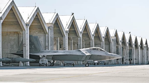 美國F22隱形戰機臨時部署嘉手納空軍基地。