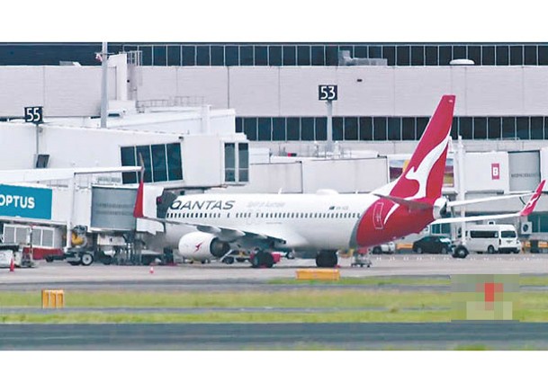 澳航客機最終安全降落。