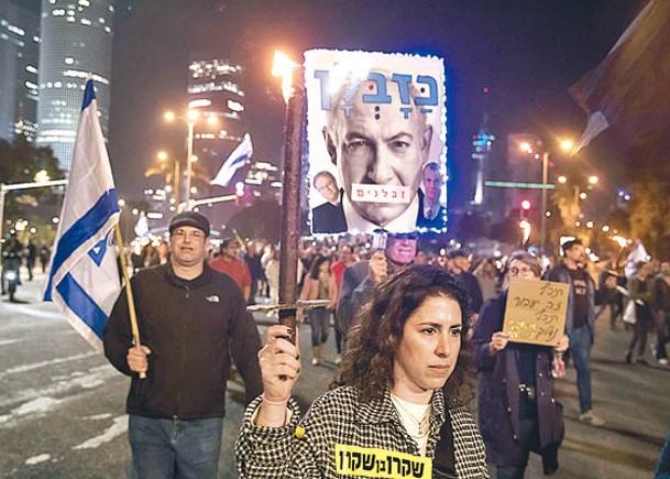 示威者抗議內塔尼亞胡的司法改革計劃。<br>（Getty Images圖片）