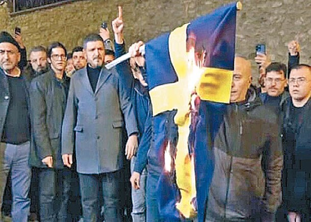 土耳其爆發示威，不滿北歐政客燒可蘭經之舉。