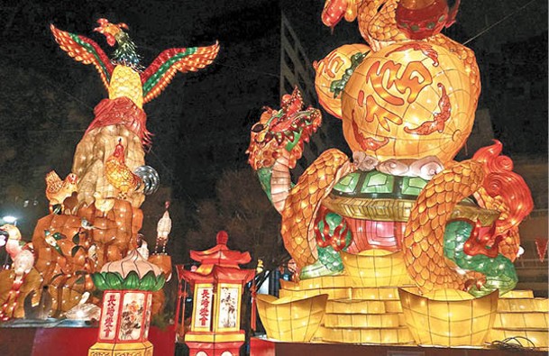 長崎燈會展示不同的中式燈籠。