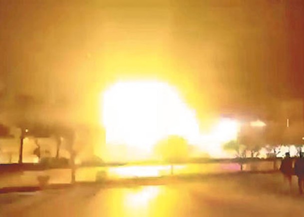 無人機擊中伊斯法罕的目標後發生爆炸。