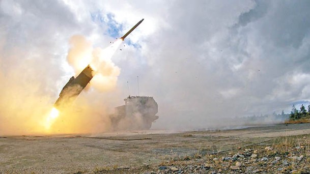 美國向烏克蘭提供高機動多管火箭系統。
