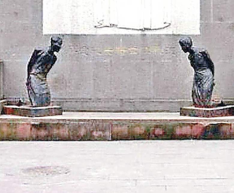 汪精衞夫婦雕像造型是雙手被縛、跪在地上。