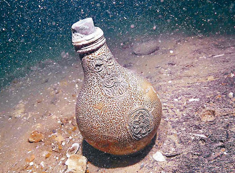 潛水員發現意大利陶器。