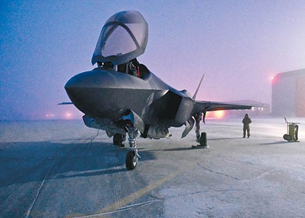 F35A隱形戰機首度現身格陵蘭圖勒空軍基地。