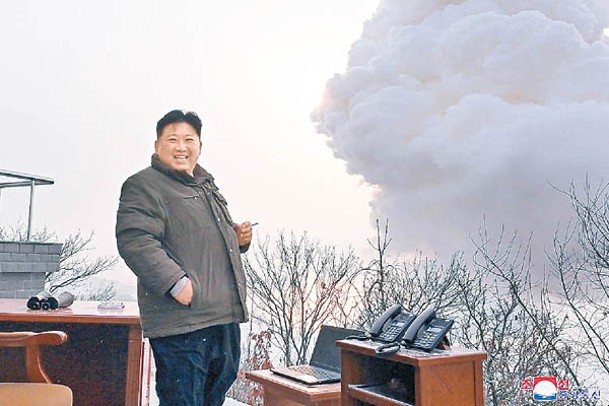 金正恩暗示研發全新的洲際彈道導彈。