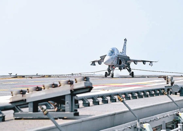 印度研發輕型戰機  首降落航母