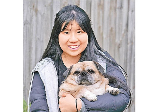 愛犬陪伴戰勝孤獨 亞裔少女 作畫獲獎