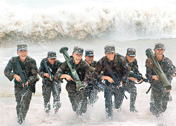 解放軍近年頻頻演習搶灘登陸。