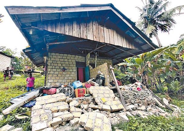 印尼5.1級地震  塌咖啡館墮海4死