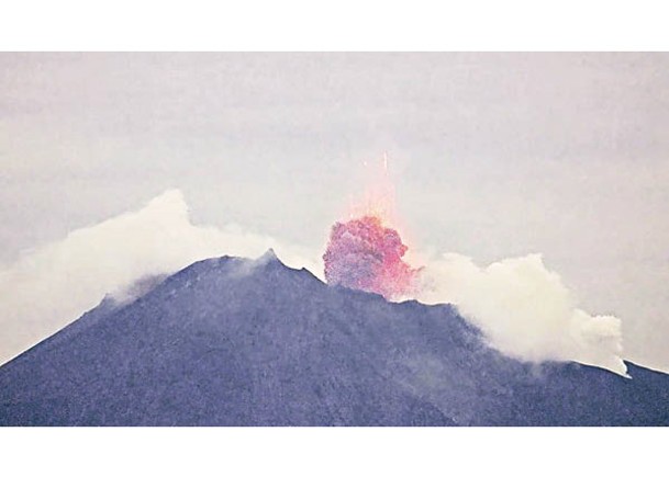 櫻島昭和火山口噴發。