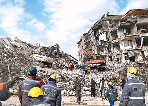 土國地震逾3萬亡  當局拘承包商