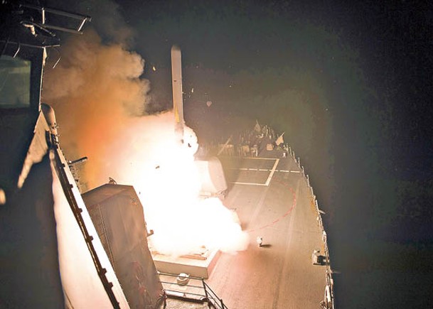 戰斧巡航導彈從美國軍艦發射。
