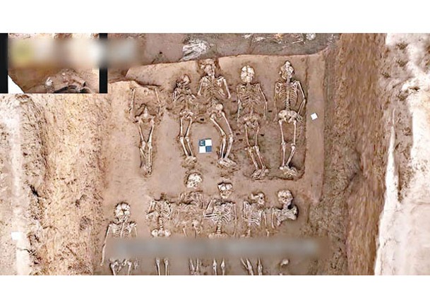 考古團隊發現許多墓葬帶有殉人。