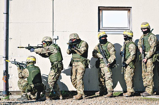 華禮仕指出，烏軍須接受西式作戰訓練。（Getty Images圖片）