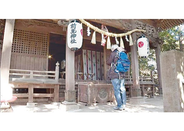 民眾前來參拜前玉神社。