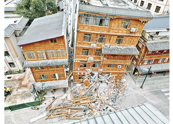 磨西鎮地震曾導致房屋受損。（中新社圖片）