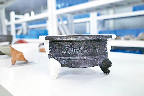文物包含黑陶器。