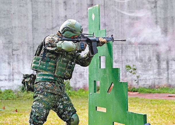 台灣全軍部隊推動執行實彈化射擊訓練。（中時電子報圖片）