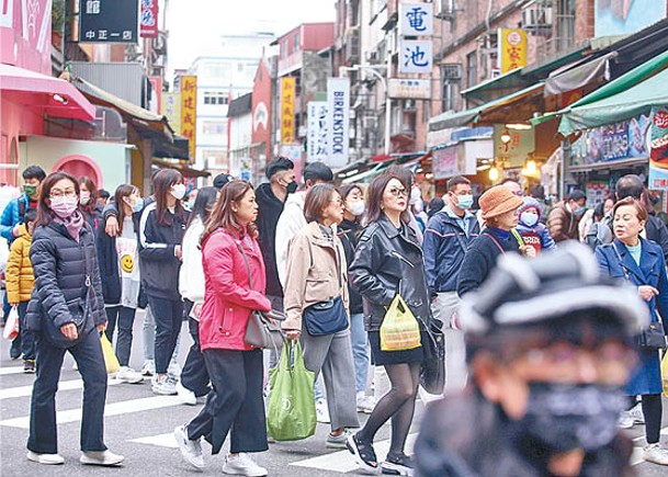 台增萬宗染疫  料下周免輕症隔離