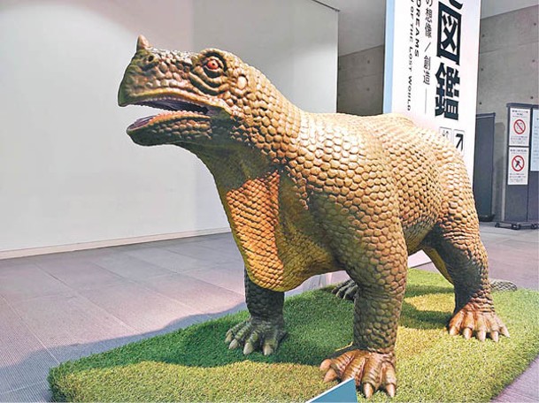 展覽呈現恐龍藝術作品。