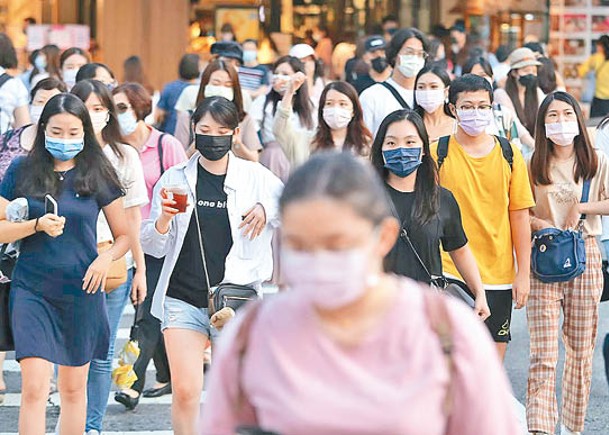 台灣民眾繼續戴口罩出行。（中時電子報圖片）