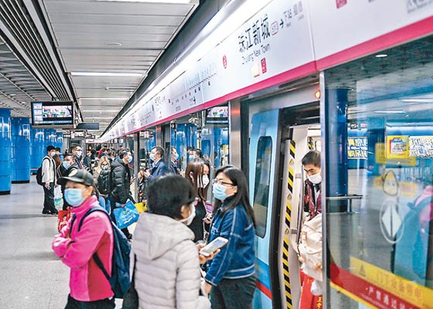 廣州市計劃禁止乘客攜帶單車上地鐵。（中新社圖片）