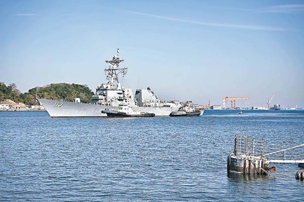 美國神盾驅逐艦約翰‧芬恩號抵達日本橫須賀基地。