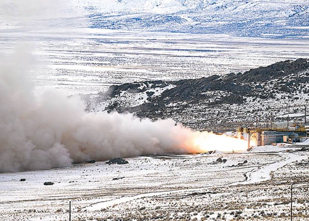 哨兵洲際彈道導彈第一級火箭引擎進行靜態點火測試。