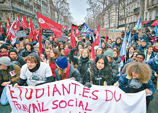 法國續反退休改革 逾百萬人示威