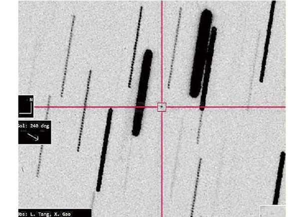 科學團隊發現近地小行星2023 DB2的圖像（紅框示）。