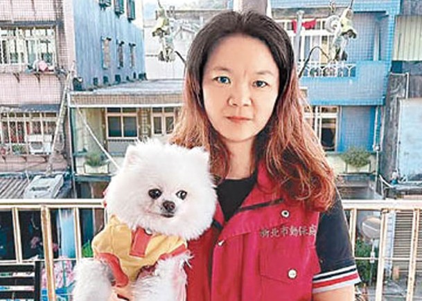 溫惠婷協助送養犬隻。