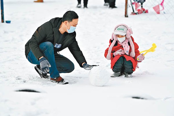 內蒙古呼和浩特上月迎來降雪。（中新社圖片）