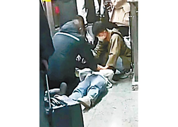 列車刀襲女乘客  重慶男遭制服