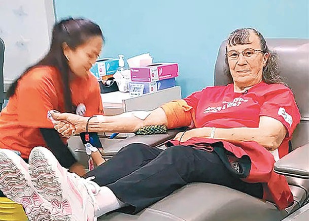 加國8旬婦捐血創世績