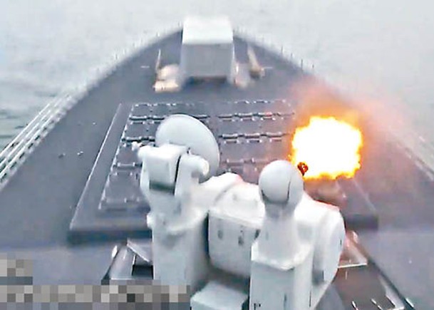 解放軍海上演練，無錫號開火攻擊目標。