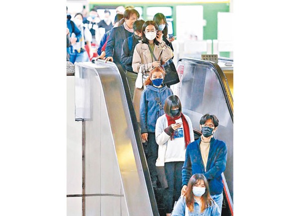 台灣很多民眾外出時仍選擇戴口罩。（中時電子報圖片）