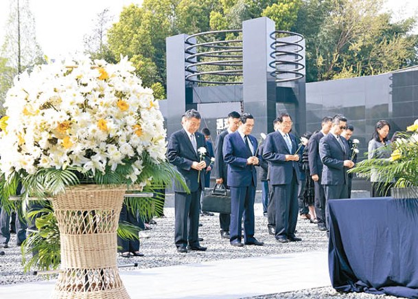 馬英九訪南京大屠殺遇難同胞紀念館