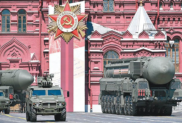 俄羅斯主張戰略穩定；圖右為俄軍洲際彈道導彈發射車。（Getty Images圖片）