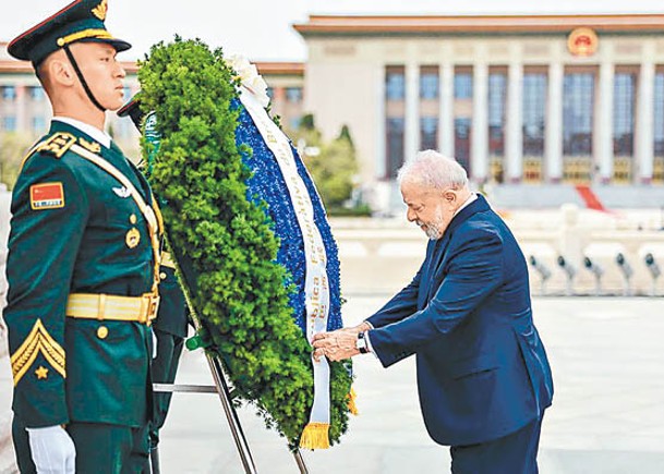 巴西總統抵京  天安門獻花圈