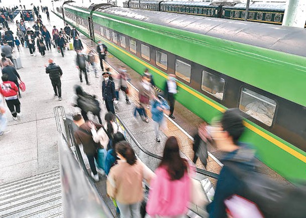 五一長假  熱門線路車票難求