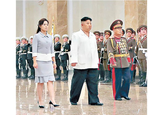北韓官媒未有報道金正恩（中）參謁平壤錦繡山太陽宮的消息。