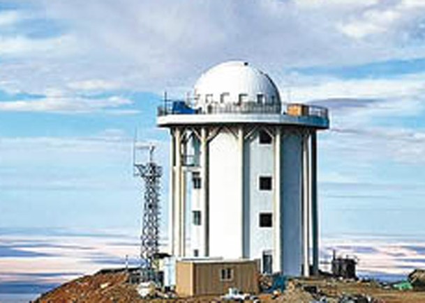 太陽磁場精確測量的中紅外觀測系統觀測塔樓位於青海冷湖天文觀測基地。