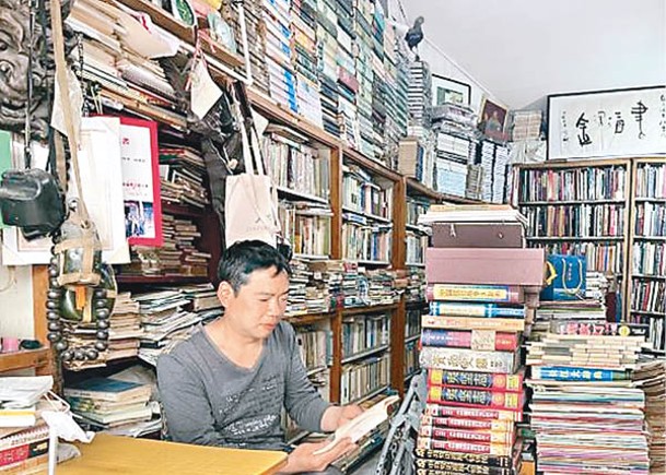 馬成勇堅持經營收集二手書的舊書社。