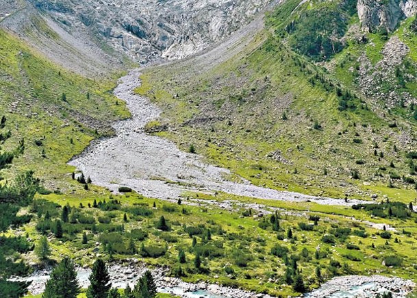 阿爾卑斯山冰川融化，將影響歐洲多地環境。（Getty Images圖片）