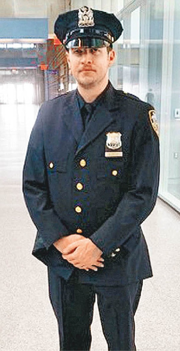 邁克爾‧麥卡錫延續家族傳統，成為警員。