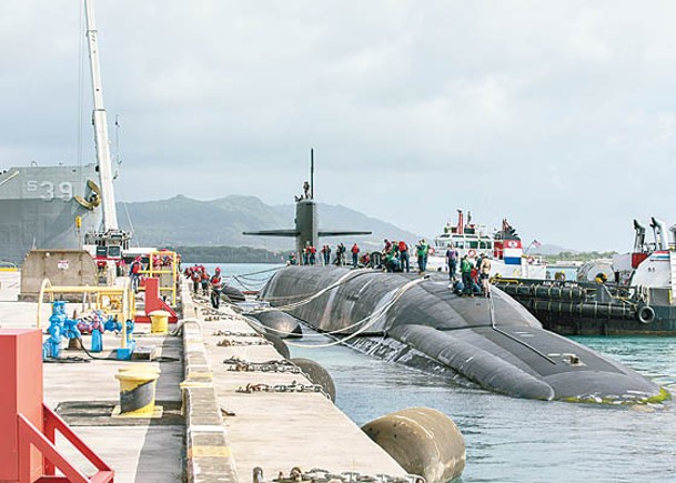 美國戰略核潛艇緬因號本月18日停靠關島海軍基地。