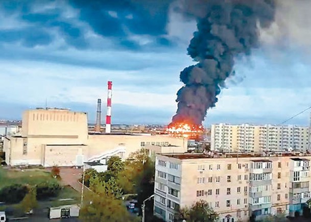 塞瓦斯托波爾一個燃料庫爆炸起火。