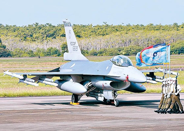 台灣向美國購買F16V戰機，首批將延遲交付。